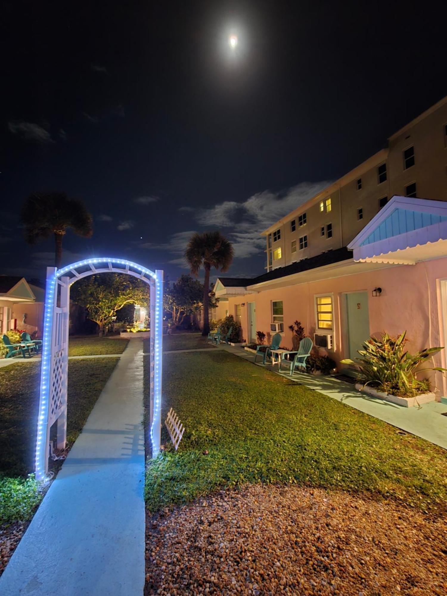 Oceanfront Sea Scape Motel Индиалантик Экстерьер фото